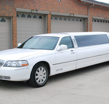 White-Lincoln-Limousine-E02