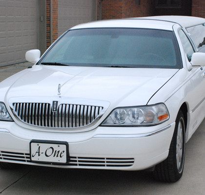 White-Lincoln-Limousine-E03